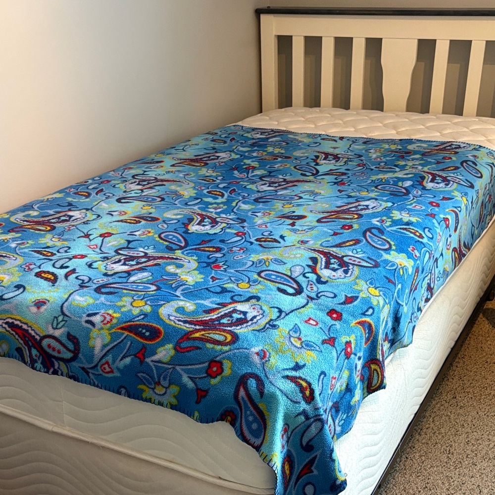 Blue Paisley Patterned Throw Blanket